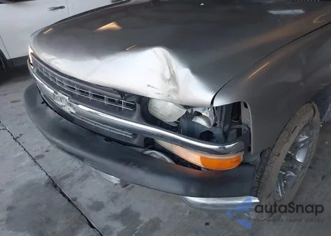 2000 Chevrolet Silverado 1500 z USA, uszkodzony, nr VIN 2GCEC19V0Y1142141